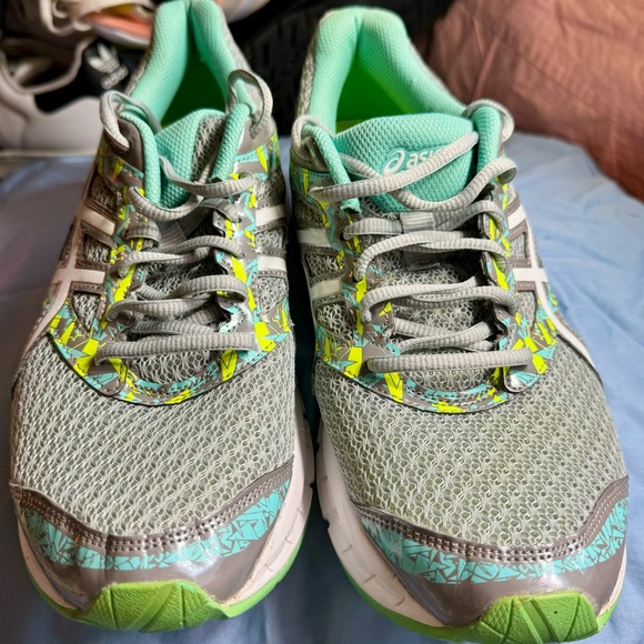 ASICS - Picture 2 of 4